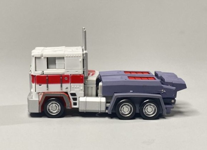 Magic Square MS B18T Light Of Justice Optimus Prime Ghostbuster Version  (17 of 19)